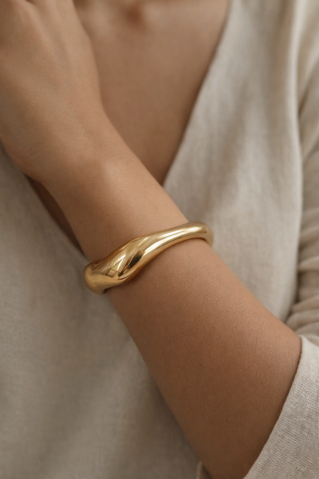 Smooth Wave Bangle Bracelet