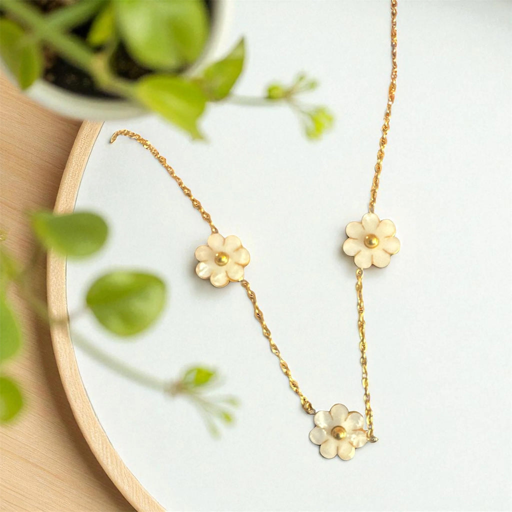 Daisy Pearl Chain Necklace