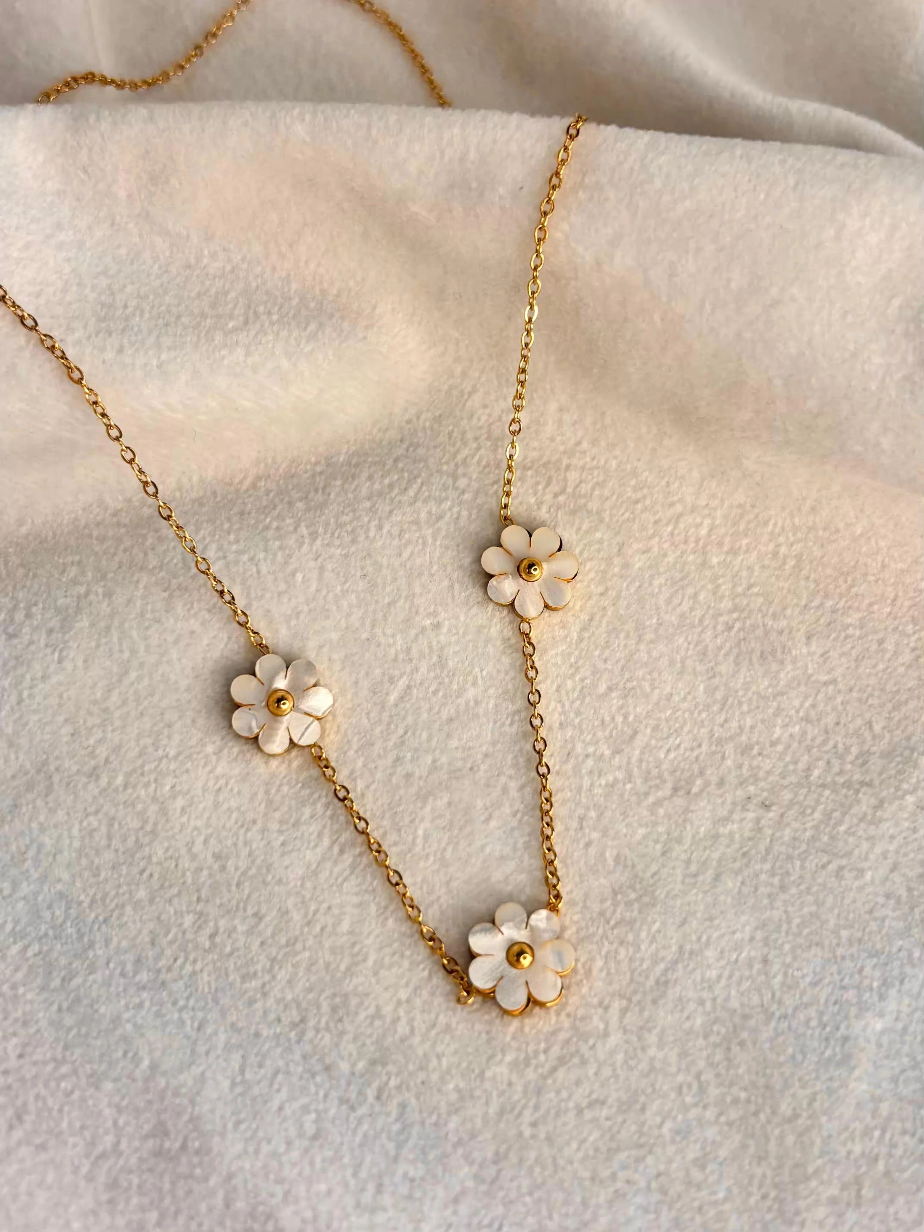 Daisy Pearl Chain Necklace